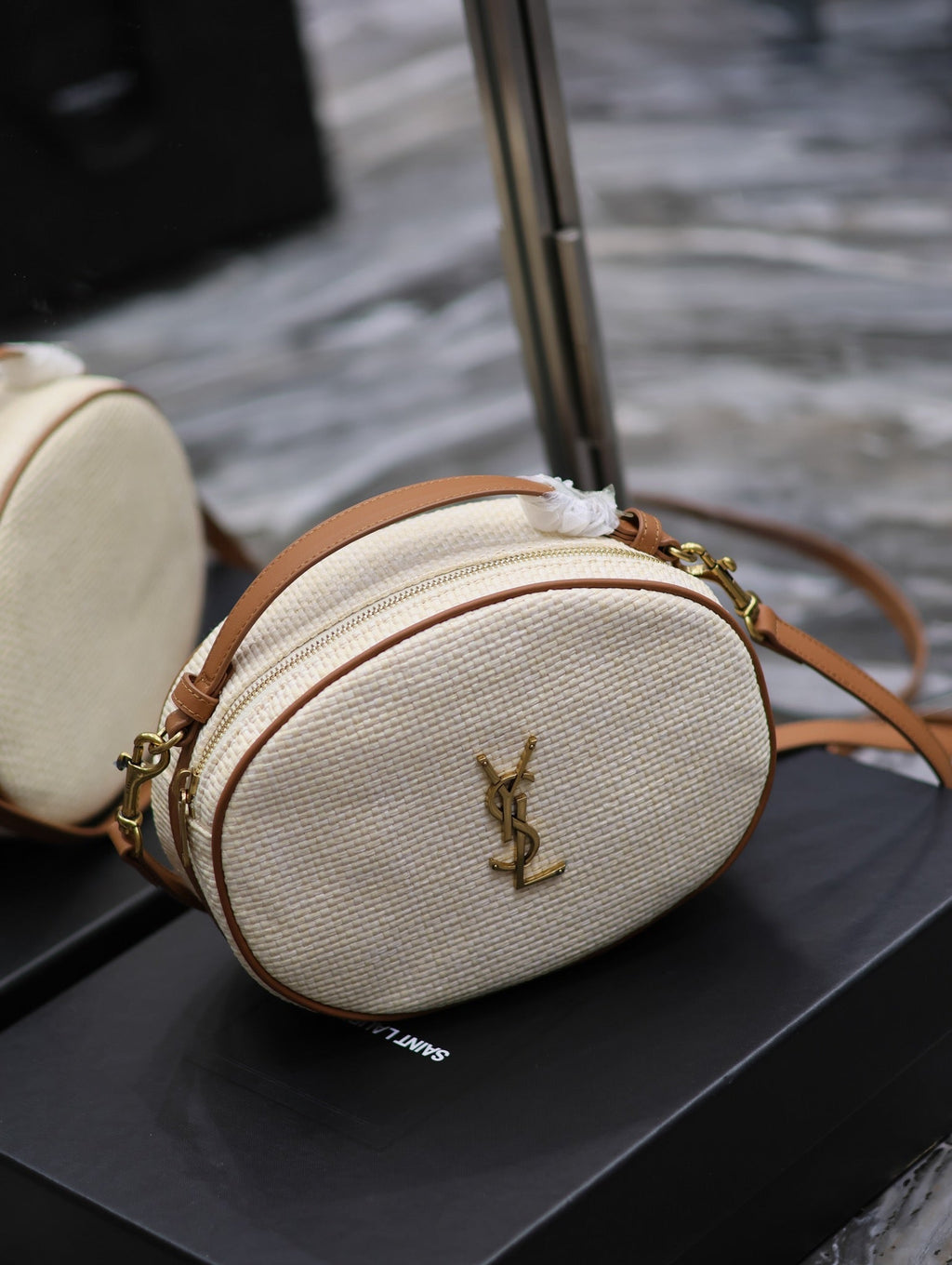 YSL Leather-trimmed raffia shoulder bag - 22×16.5×6cm