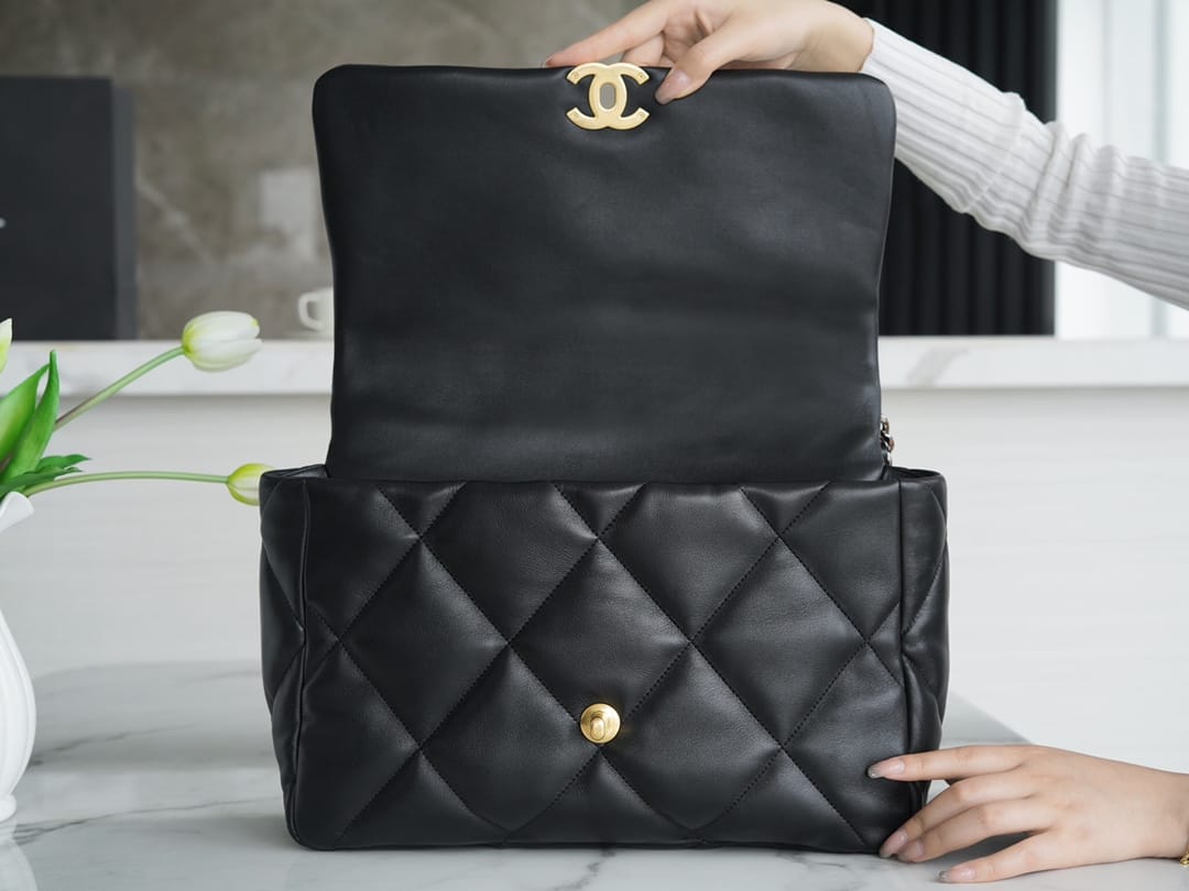 CHANEL 19BAG AS1162 black gold buckle large bag 25X36X11cm